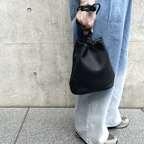 ショット巾着レザードローストリングバッグ ショルダーSchott ブラック ショット巾着レザードローストリングバッグ ショルダーSchott ブラック