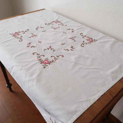 フランスの手仕事/繊細なバラや小花のクロスステッチ手刺繍 テーブル