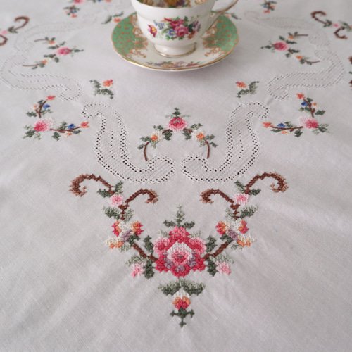 フランスの手仕事/繊細なバラや小花のクロスステッチ手刺繍 テーブル