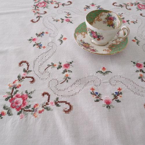 フランスの手仕事/繊細なバラや小花のクロスステッチ手刺繍 テーブル