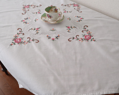 フランスの手仕事/繊細なバラや小花のクロスステッチ手刺繍