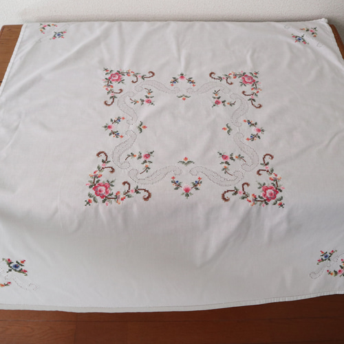 フランスの手仕事/繊細なバラや小花のクロスステッチ手刺繍 テーブル