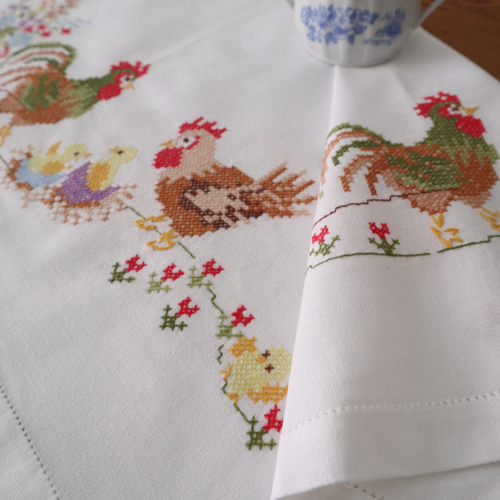 ドイツの手仕事/野原のにわとりとひよこ達の手刺繍 クロスステッチ