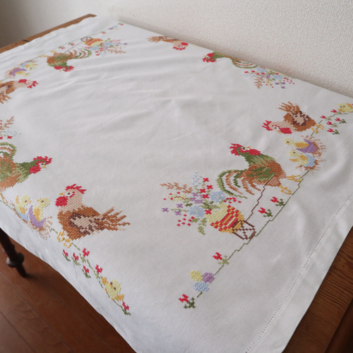 ドイツの手仕事/野原のにわとりとひよこ達の手刺繍 クロスステッチ