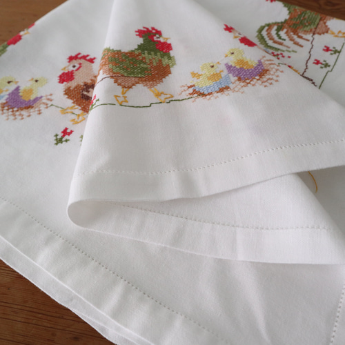 ドイツの手仕事/野原のにわとりとひよこ達の手刺繍 クロスステッチ