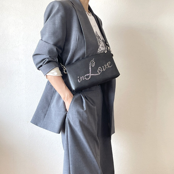 【文字変更可】ラインストーン付きポシェット”inLove”／コンパクトで収納力あり！長財布や折り畳み傘も入る