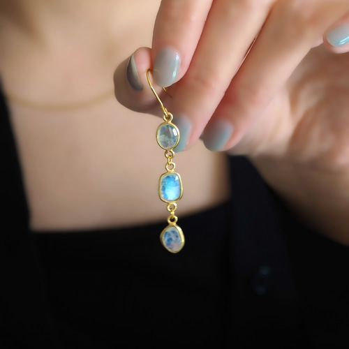 【446】天然石ムーンストーンのピアス／イヤリング drop 天然石 レインボームーンストーン ロング ピアス / イヤリング 虹