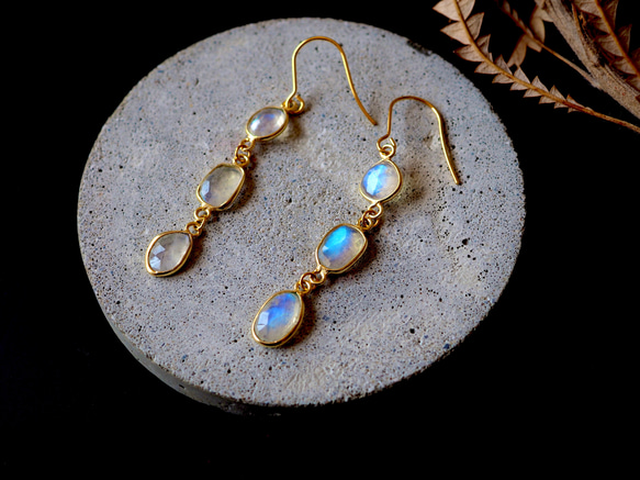 バイカラームーンストーンとクリア系天然石のピアス drop 天然石 レインボームーンストーン ロング ピアス