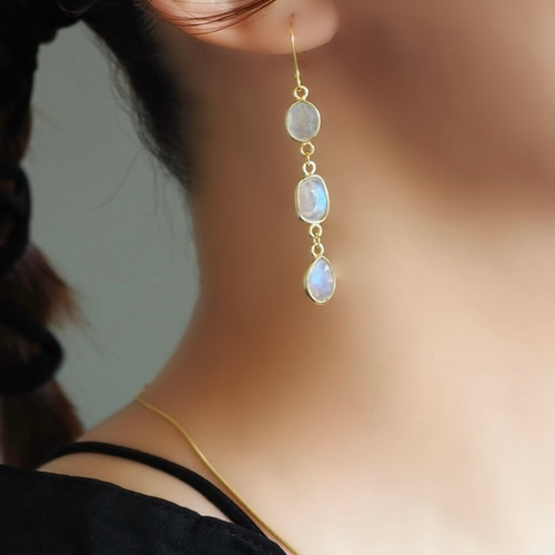 drop 天然石 レインボームーンストーン ロング ピアス / イヤリング 虹