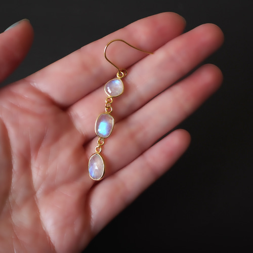 drop 天然石 レインボームーンストーン ロング ピアス / イヤリング 虹