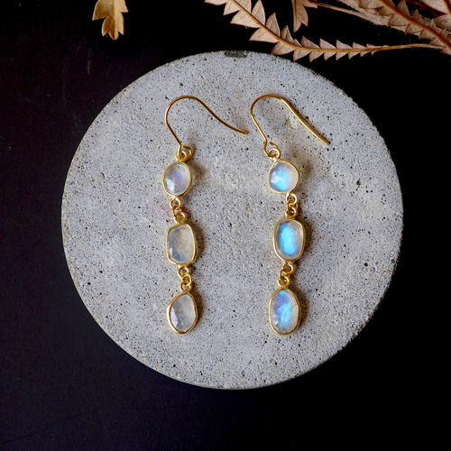 drop 天然石 レインボームーンストーン ロング ピアス / イヤリング 虹