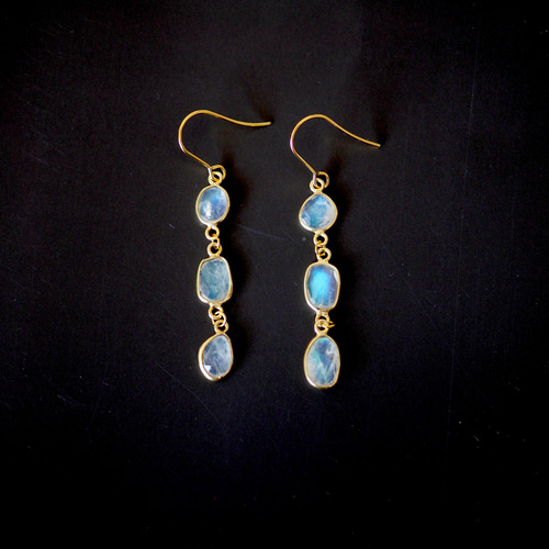 drop 天然石 レインボームーンストーン ロング ピアス / イヤリング 虹