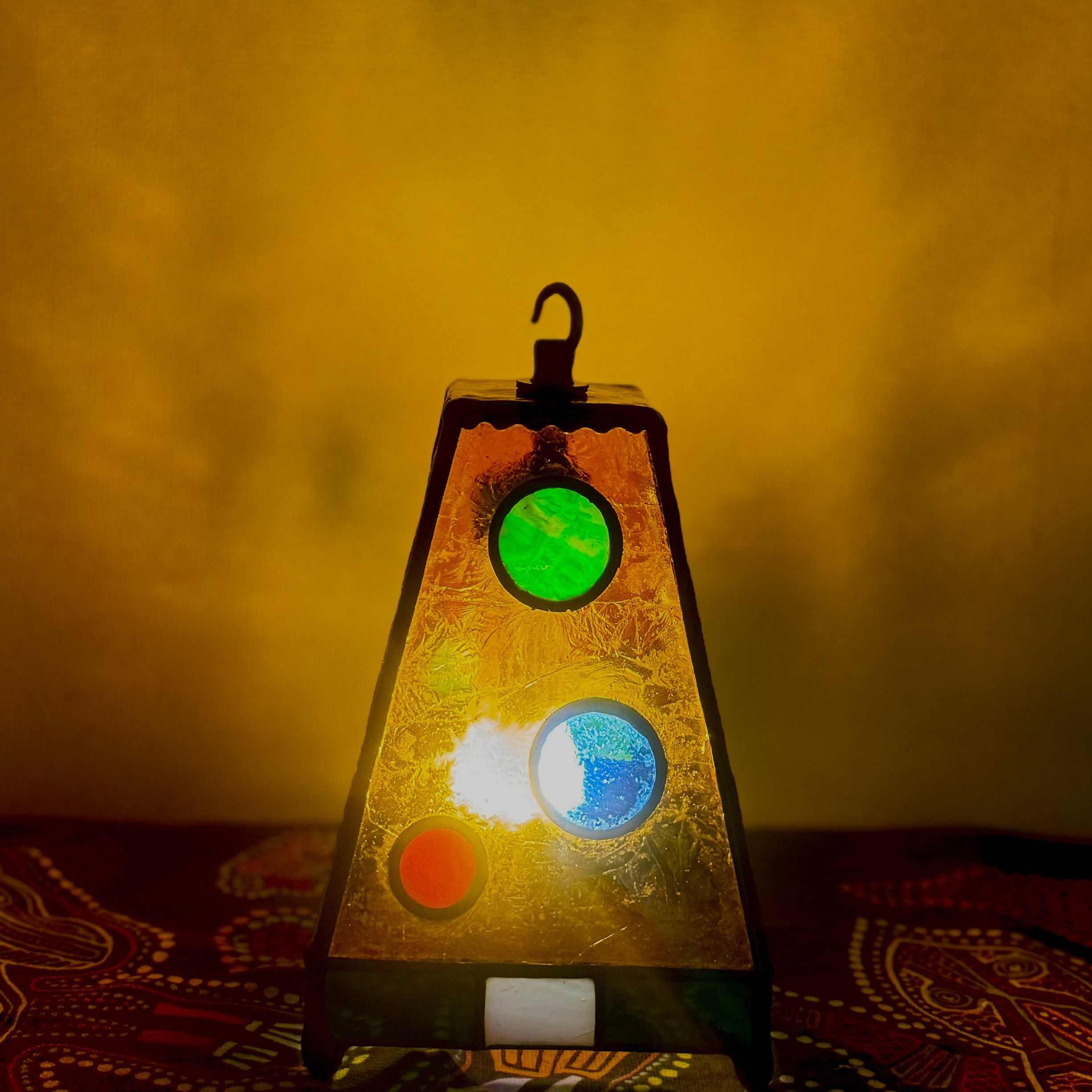 光の色を楽しむ、ランタン  ステンドグラス ランプシェード 置き型 テーブル ランプ インテリア 照明