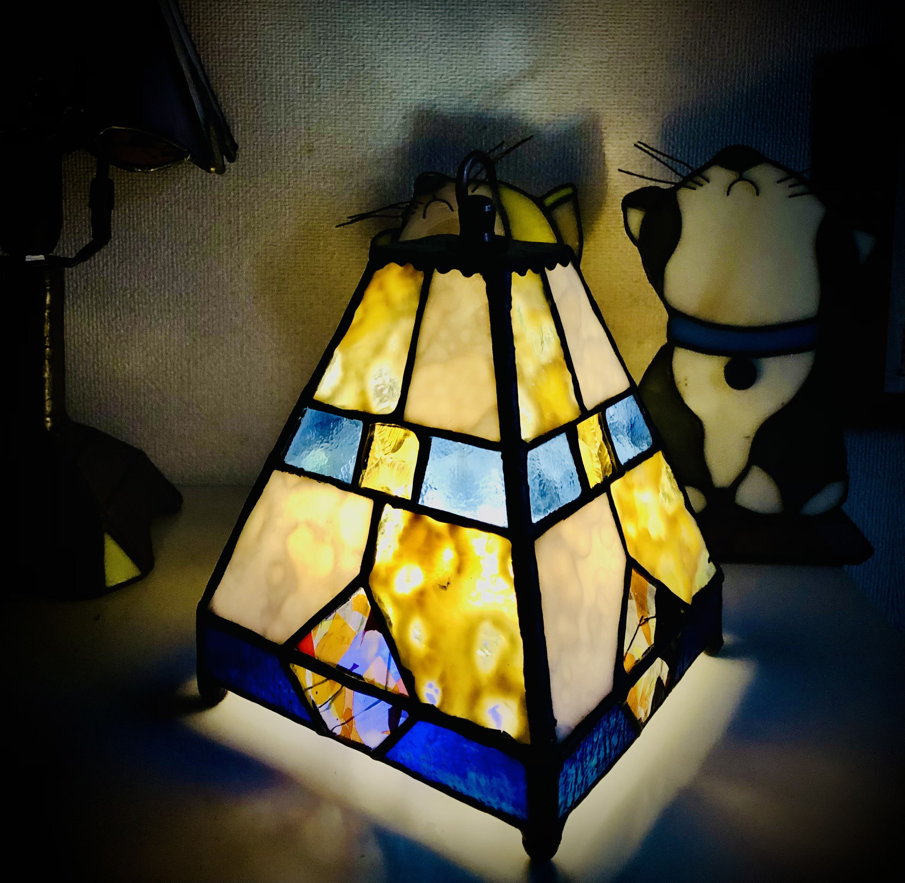 光の色を楽しむ、ランタン  ステンドグラス ランプシェード 置き型 テーブル ランプ インテリア 照明