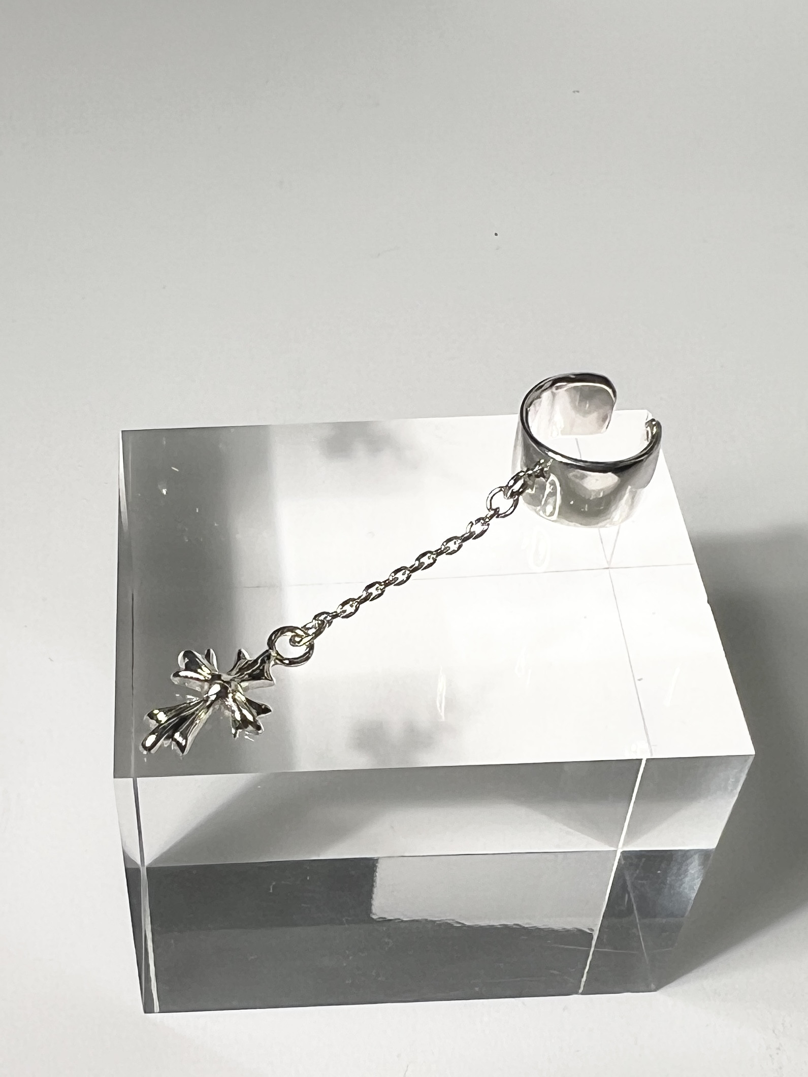 クロスチェーンカフ