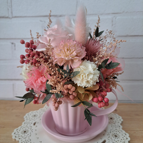 珈琲カップのアレンジメント プリザーブドフラワー ピンク系 お祝い お