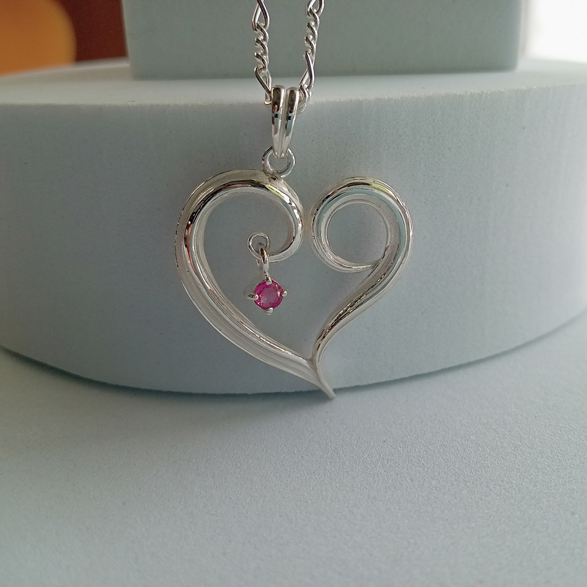 蜜ろうのハートの曲線 とパープルサファイア silver925 ペンダント