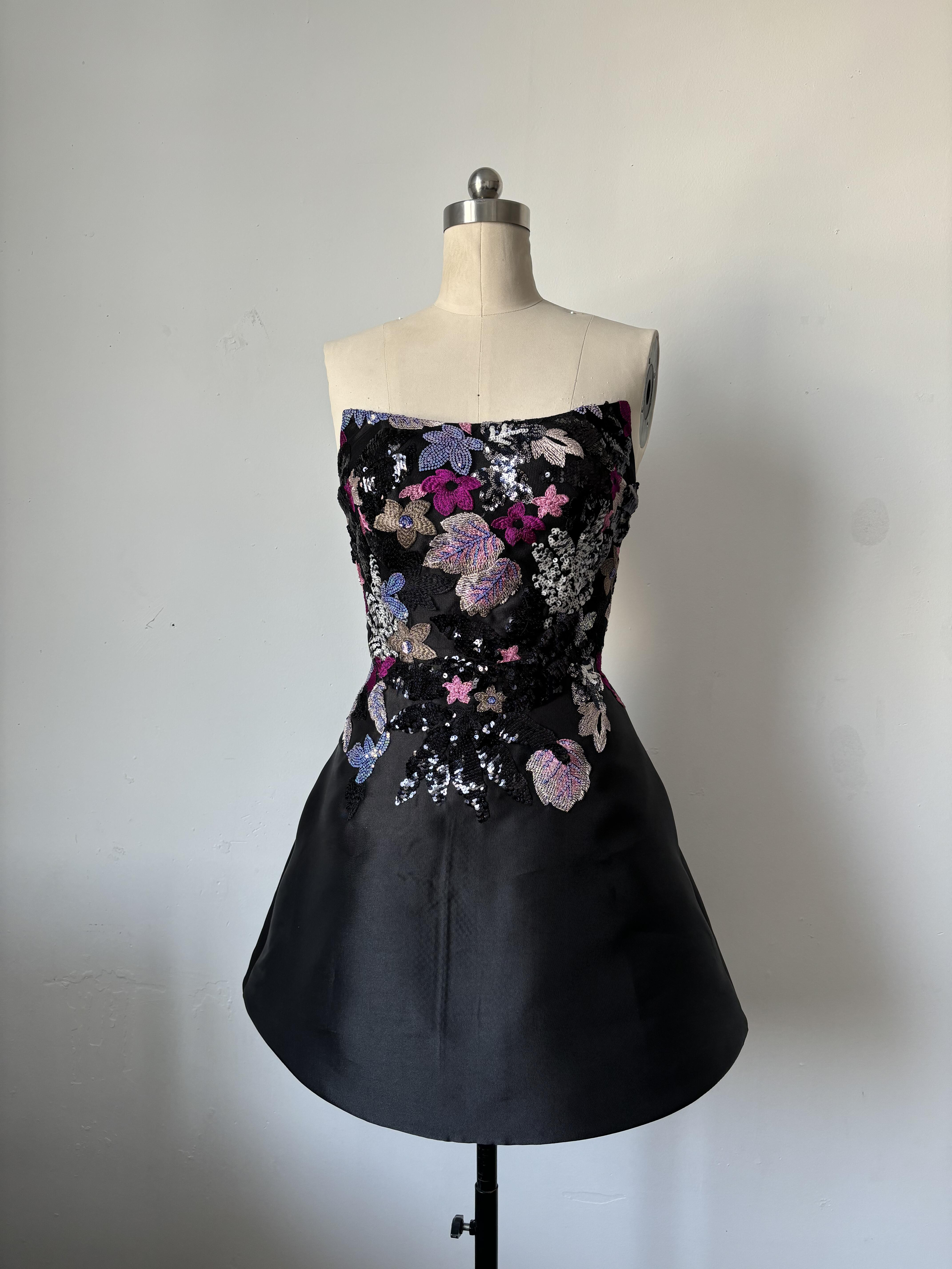 送料無料　激安　チャック　花柄　目立つ　デート　優雅なシルエット　フレアスカート　かたあき　黒　パーティードレスデート