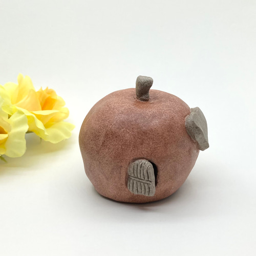 リンゴ形状の陶器オブジェ フルーツオブジェ 陶器 りんご | FIGARO