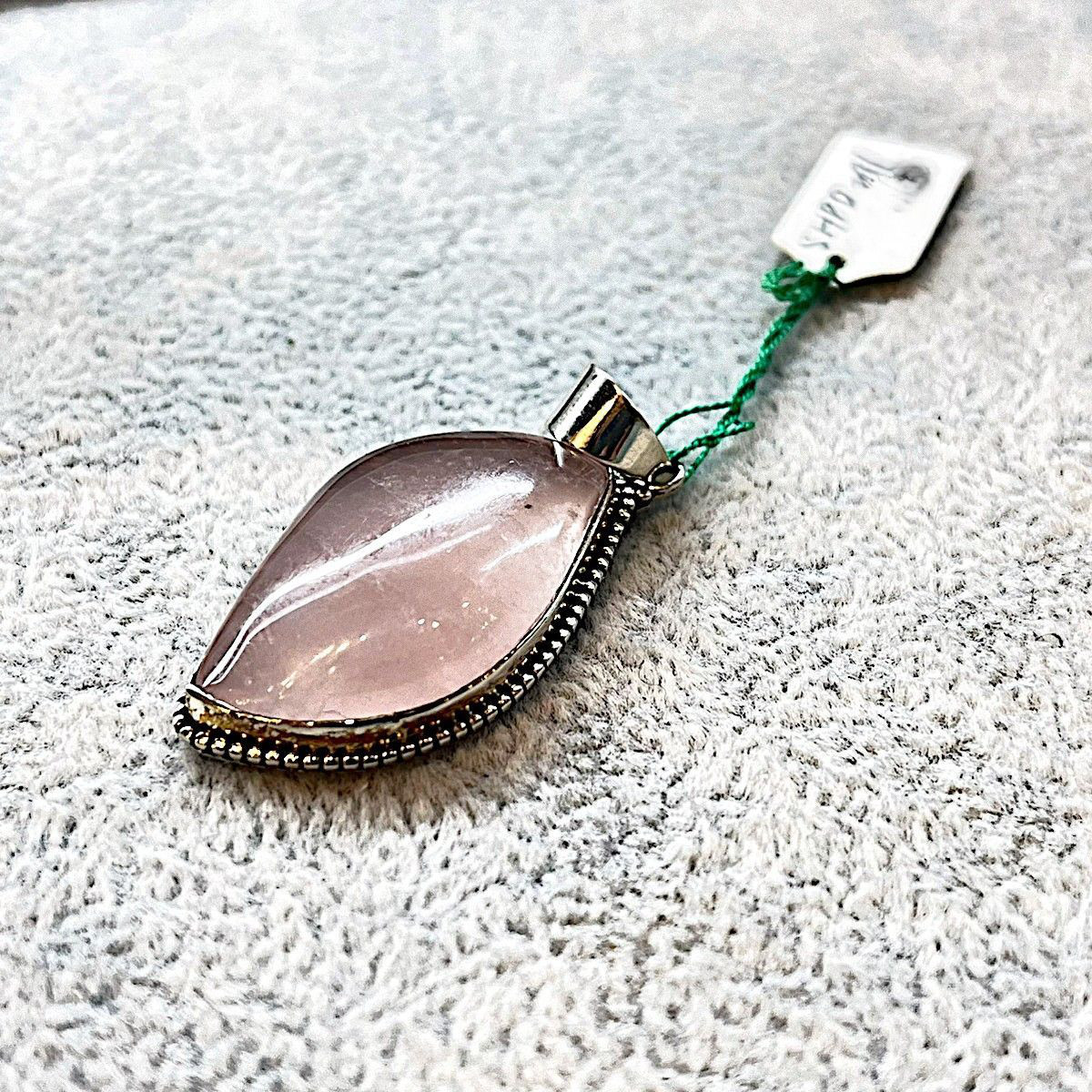 ペンダントトップ シルバー925刻印 天然石 ローズクォーツ 天然石 マーキースカット ハンドメイド 一点もの ピンク