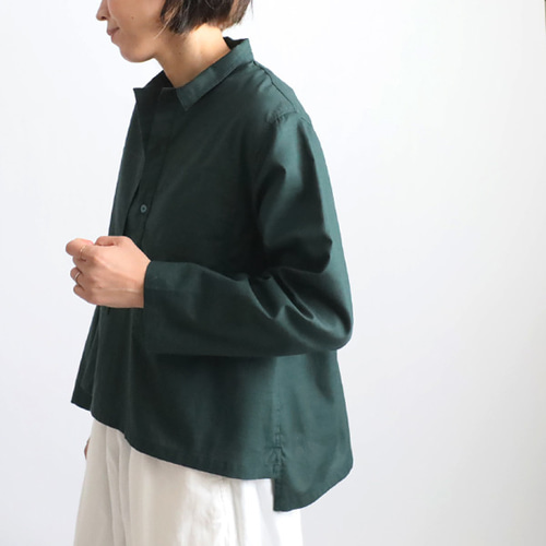 夏ＳＡＬＥ　上質ギマ擬麻コットン　大きな縦長 胸ポケット かぶるだけ オーバー シャツ　燕尾裾　ゆったり　長袖 　緑R42B 夏SALE 上質ギマ擬麻コットン 大きな縦長 胸ポケット かぶる