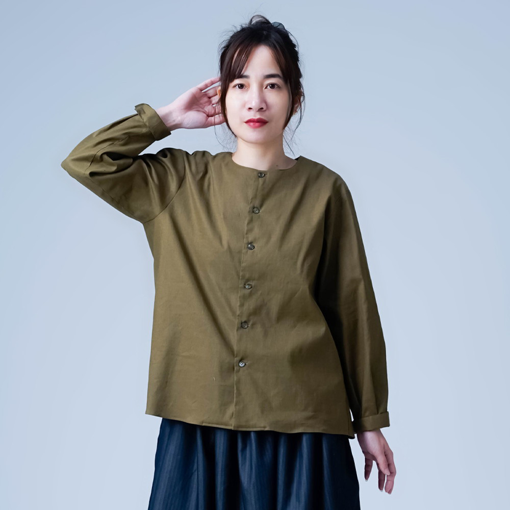 【soco】洗練されたシルエットが上品で素敵 ノーカラー カーディガン ／ オリーブドラブ h025d-olr1