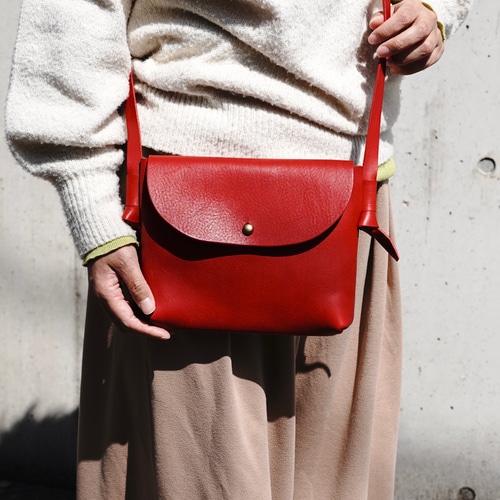 良品✨レッドムーン ロゴ フラップ ショルダーバッグ サコッシュ レザー フラップショルダー【受注生産】本革 イタリアンレザー