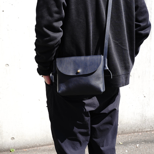 美品 PAPAS＋ パパス プラス オールレザー ショルダーバッグ サコッシュ エンボス加工 ZUCCa ズッカ ショルダーバッグ サコッシュ レザー