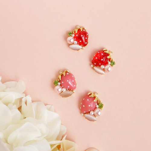 再販＊いちご♡ビジュー イヤリング ピアス イチゴ ストロベリー