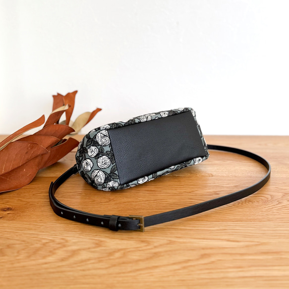 あめ玉がま口ショルダーバッグ：ローズ（ブルーグレー）コットンリネン 4枚目の画像