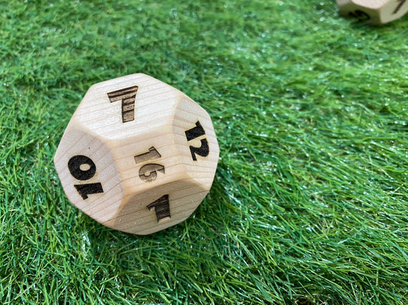 国産ヒノキの18面体サイコロ 1個 手造り 送料無料 大阪製 手のひら