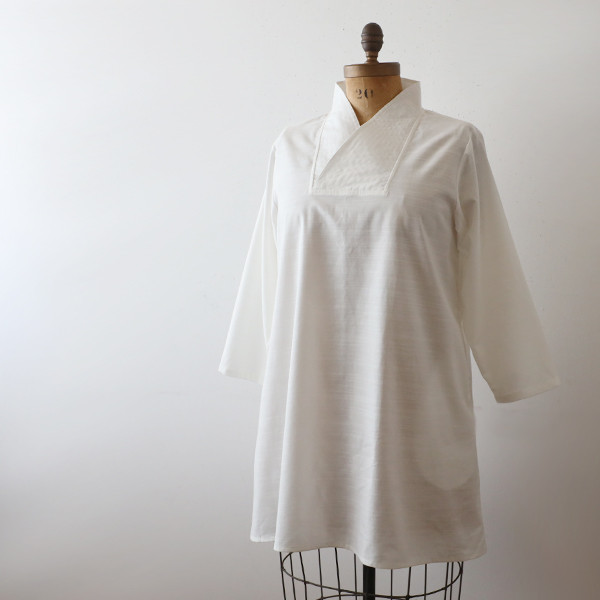 ＊ラスト５　最終ＳＡＬＥ　上質ギマ擬麻コットン　重ね襟　Vネック シャツ チュニック ゆったり オフホワイト白R43A