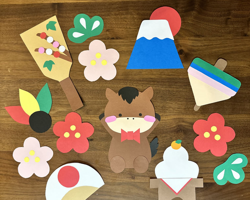 お正月壁面飾り 干支 馬 午年 うま 画用紙 冬壁面飾り ガーランド 保育