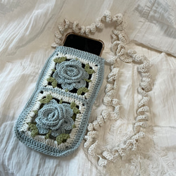【送料無料】水色のバラモチーフのスマホポーチ スマホショルダー 4枚目の画像