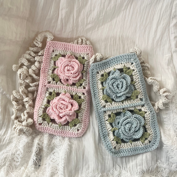 【送料無料】水色のバラモチーフのスマホポーチ スマホショルダー 2枚目の画像