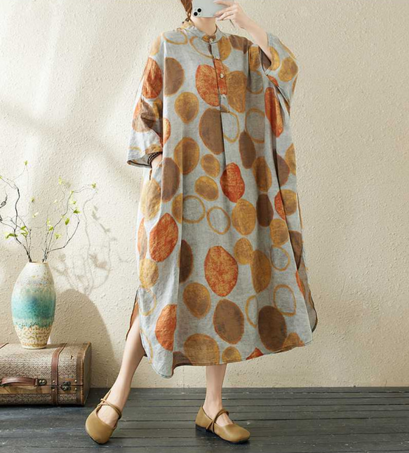綿麻スタンドカラーワンピース .  ゆったりワンピース . サイズの大きいワンピース .プリントのロングスカート 2枚目の画像
