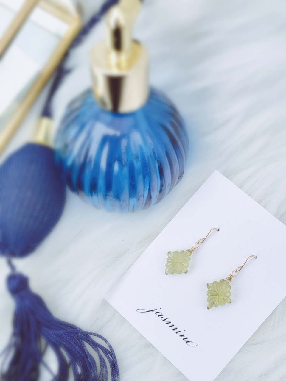 オリーブクォーツカービング　ピアス、イヤリング