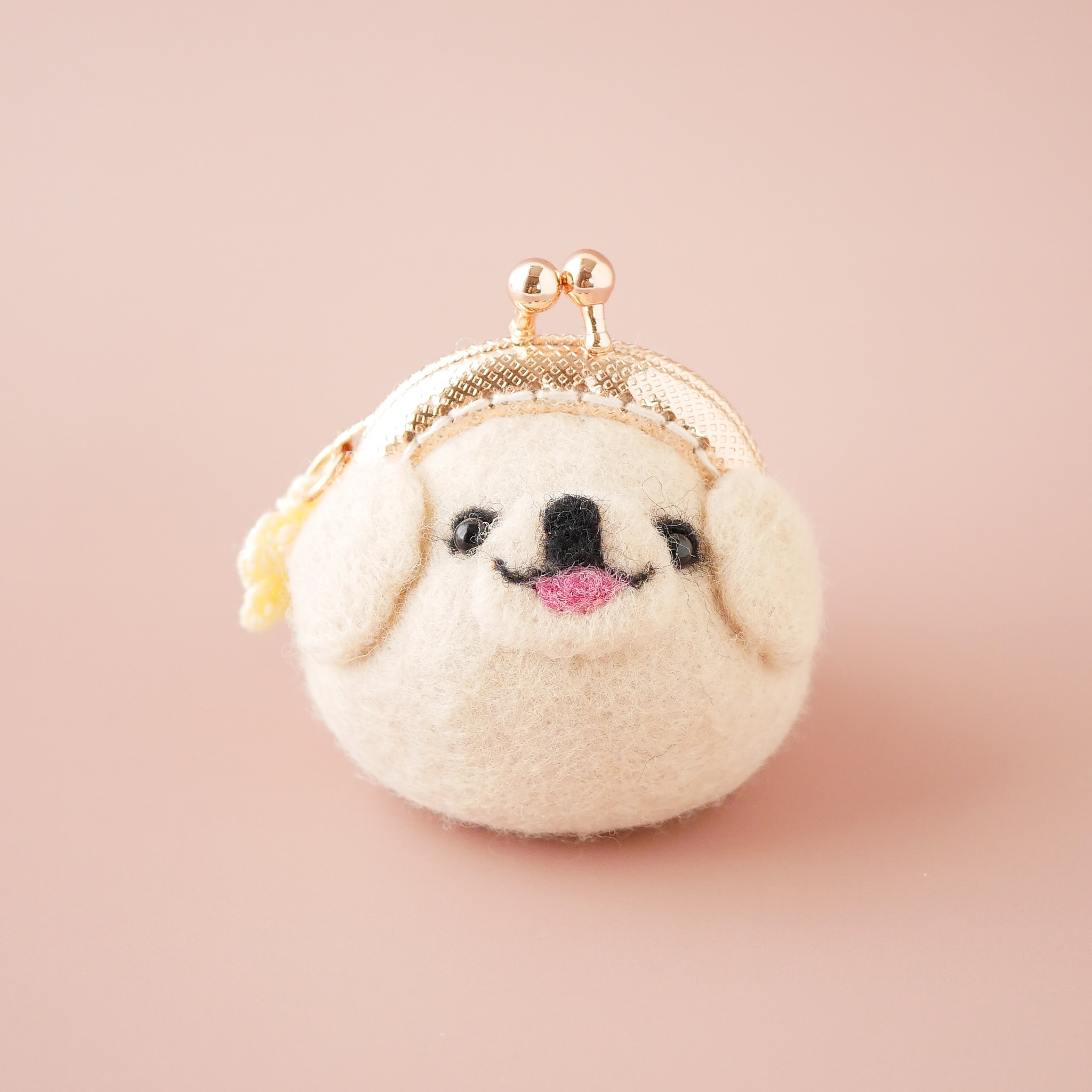 ペキニーズがま口クリーム｜ふわもち可愛い手のひらサイズの羊毛フェルト ペキニーズグッズ