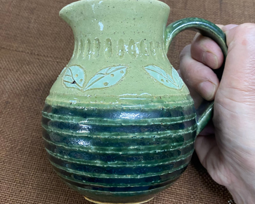 陶器製ピッチャー 緑色とベージュ 水差し 新品 作家作品 Pitcher
