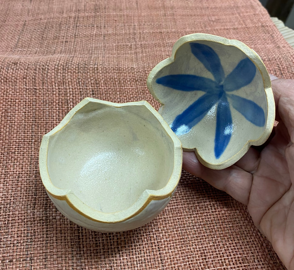 卵の形の陶器の置物です ヴィンテージの陶器製卵型小物入れ - Etsy 日本