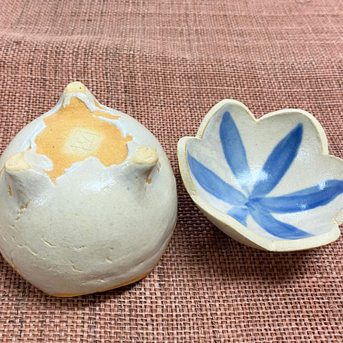 卵形の蓋付き陶器ボウル 鉢 Egg shaped bowl 保存容器・キャニスター