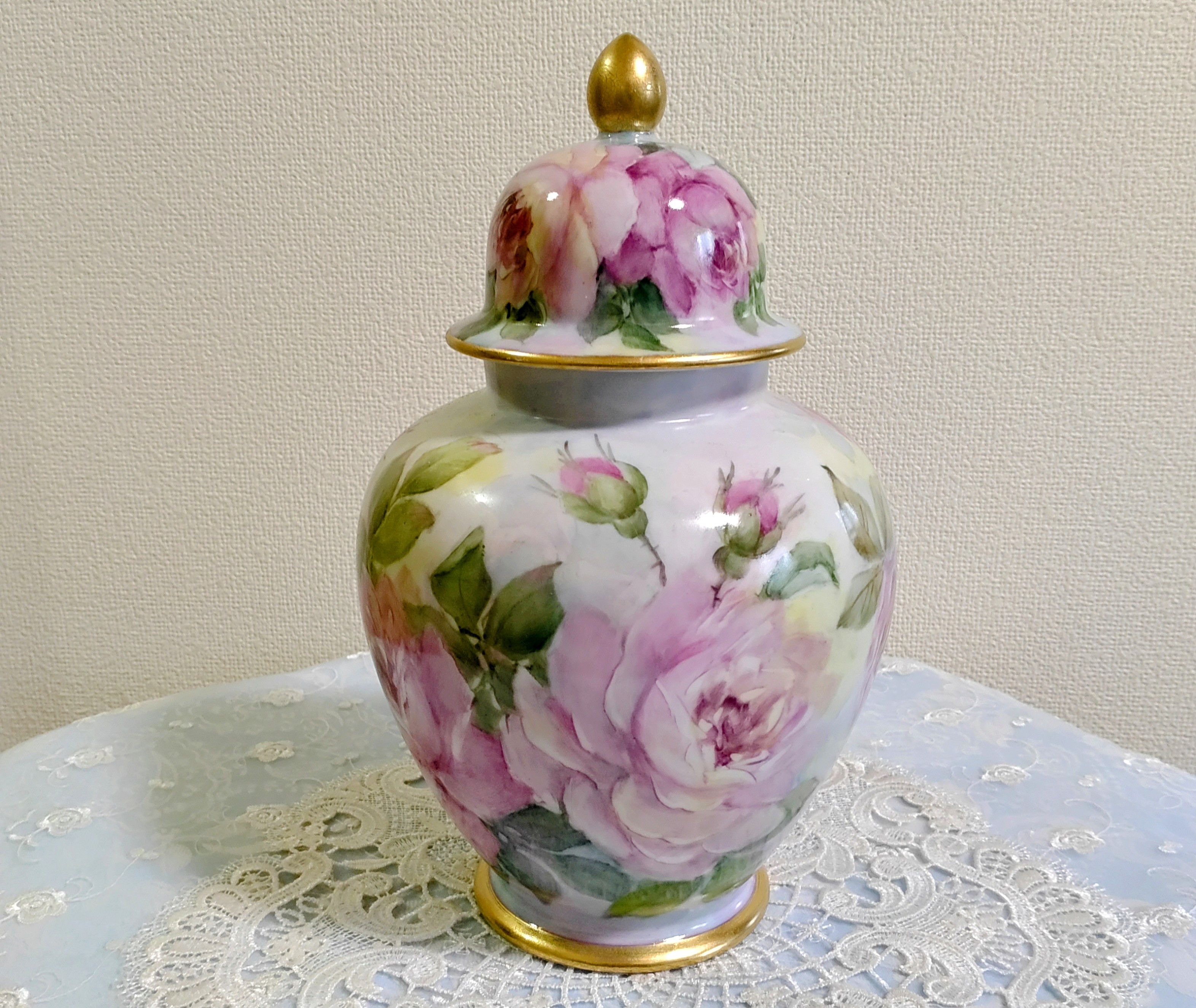 ♡蓋物の壺（大輪の薔薇）高さ27c横幅17cm