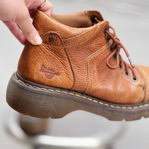 Dr. Martens ブラウン ワークブーツ Dr.Martens 新作ブーツ ブラウン | ドクターマーチン・ショップ