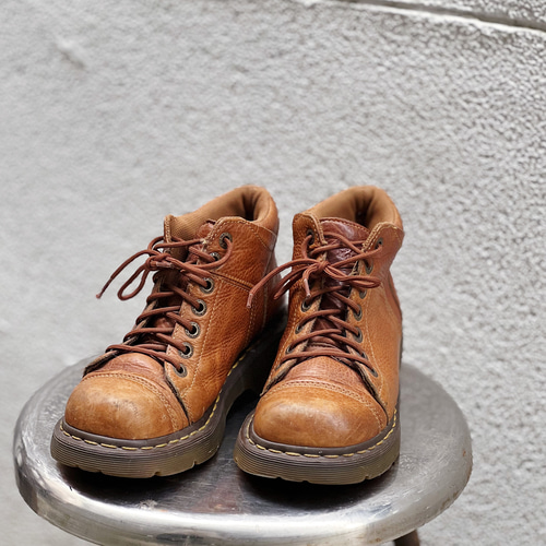 ドクターマーチン ショートブーツ ブラウン 茶色 厚底 Dr.Martens 新作ブーツ ブラウン | ドクターマーチン・ショップ