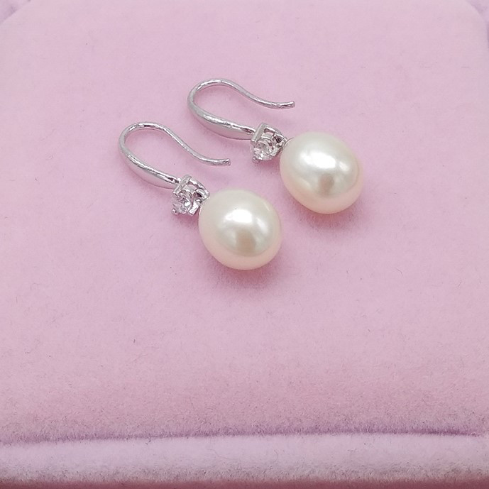 淡水パールのピアス ドロップ型 しずく型 イヤリング　真珠　淡水真珠 6月誕生石 夏の誕生石 ブライダル  結婚式