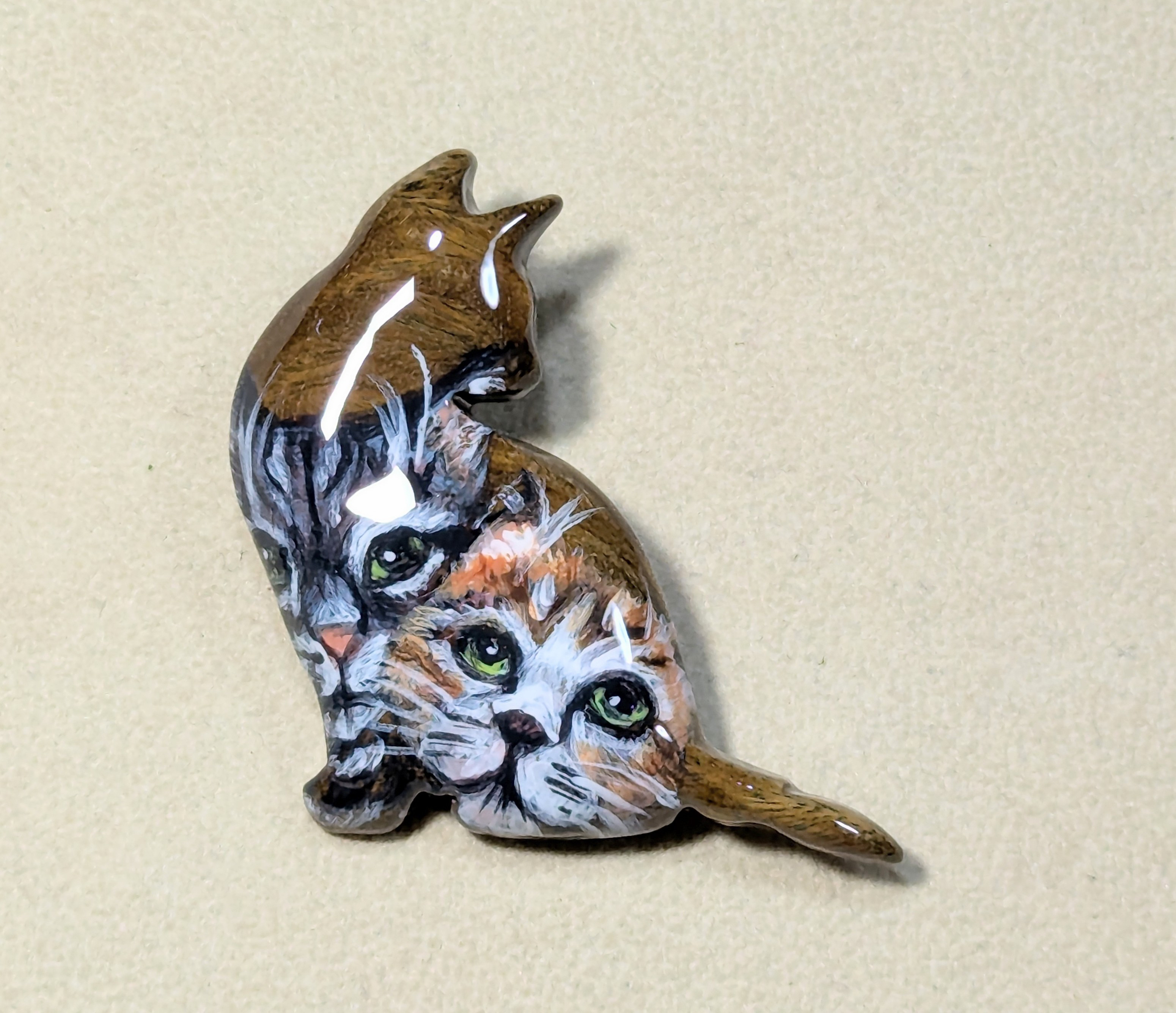 木製　ブローチ　（　猫　）