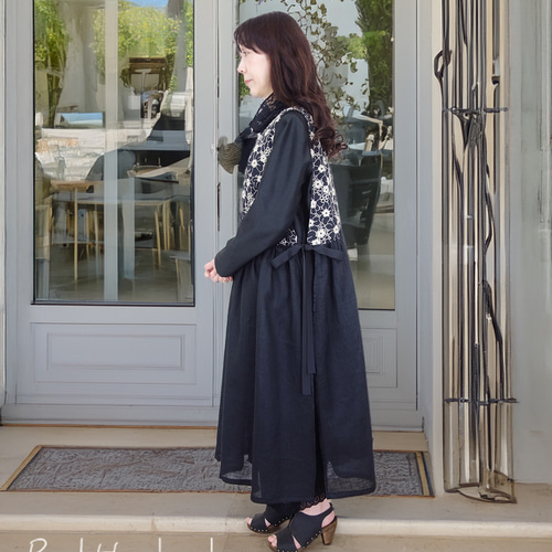 予約販売] ブラックフラワーレースとリネンサイド脇開きタブリエ