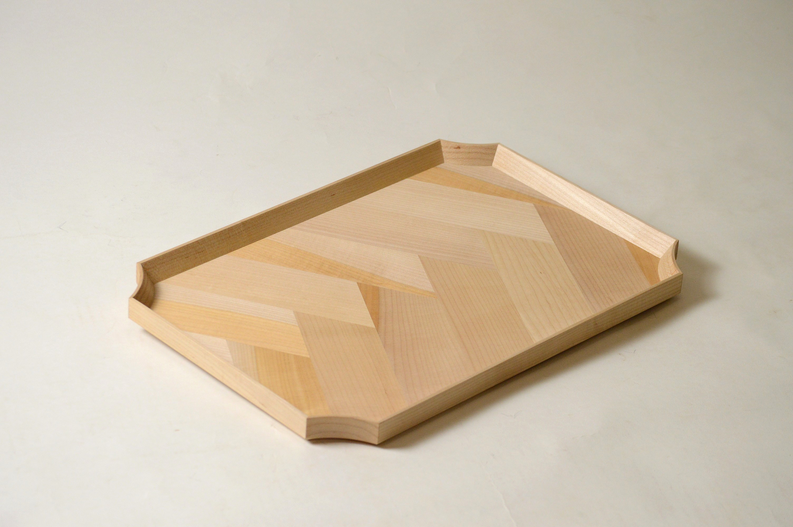 ヘリンボーンの隅切御盆【大】 カエデ