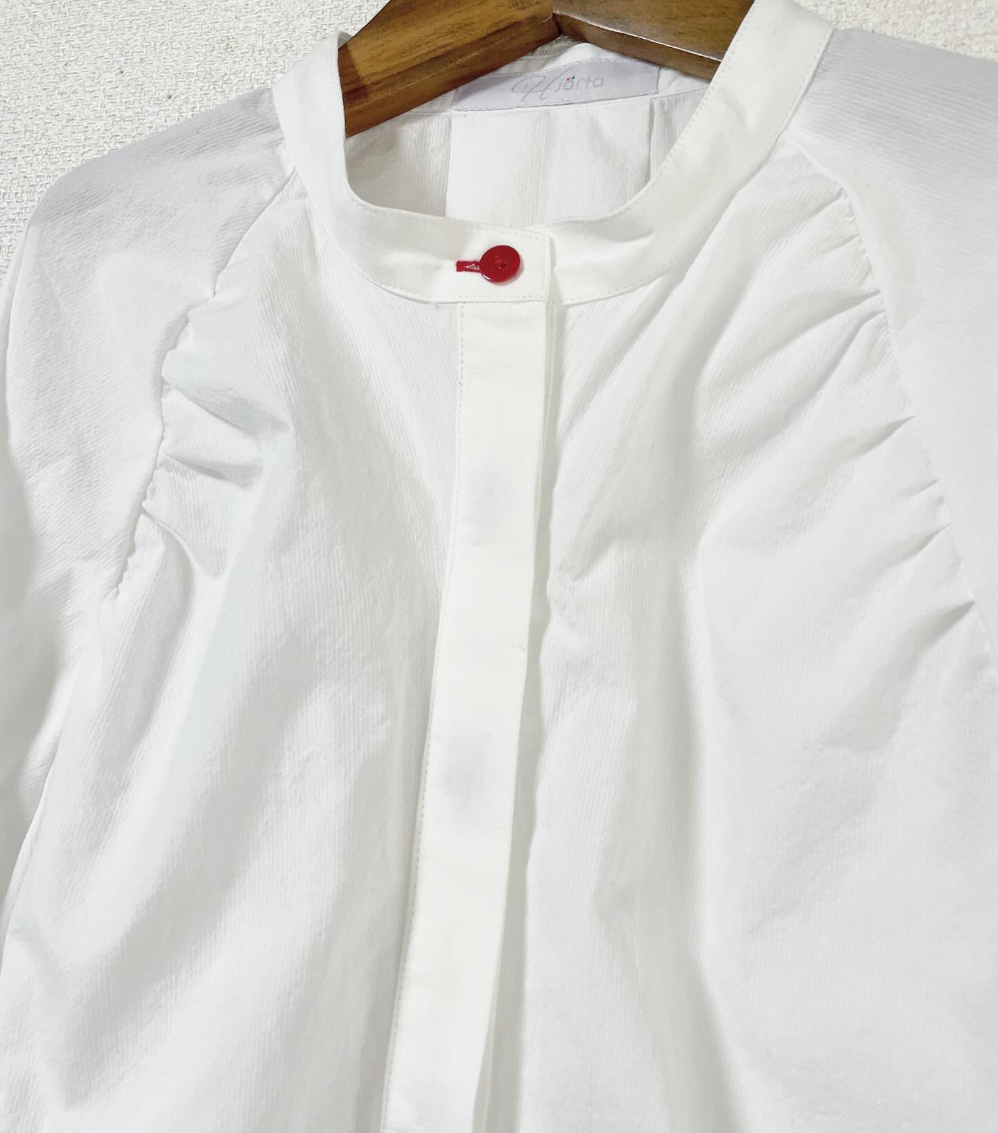 （Hjärta）  静けさの中に、きちんとを纏う。　ラグランスリーブ比翼シャツブラウス