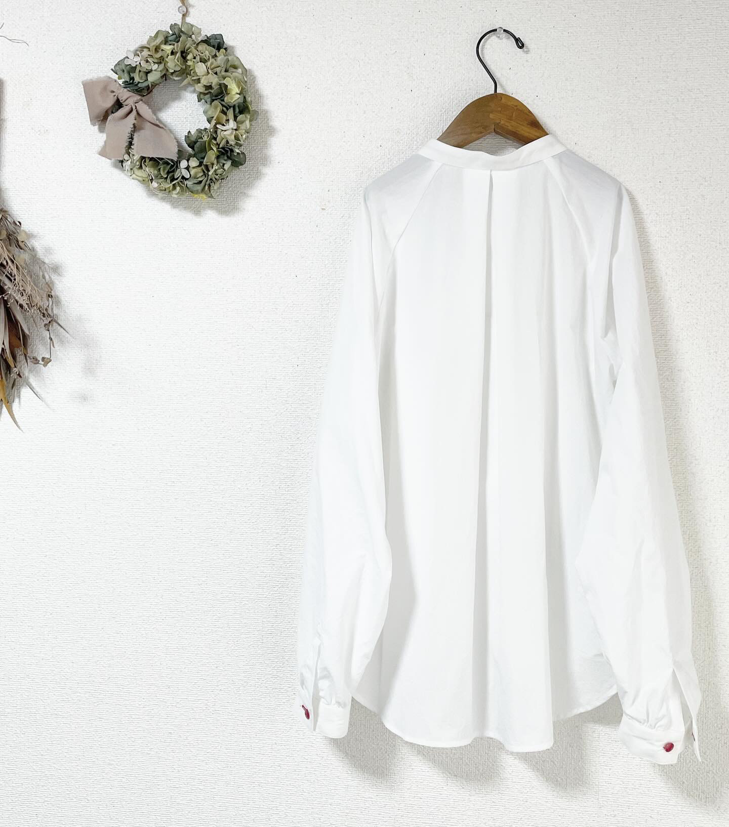 （Hjärta）  静けさの中に、きちんとを纏う。　ラグランスリーブ比翼シャツブラウス